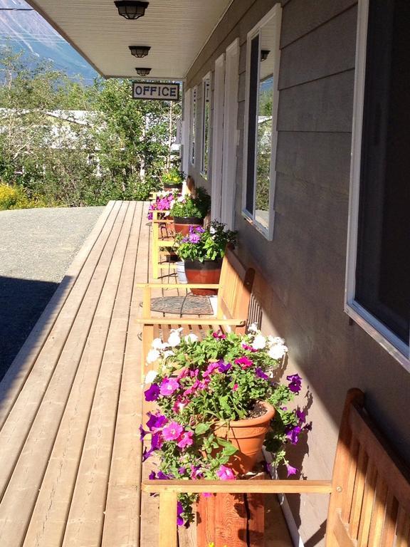 Parkside Inn Haines Junction Εξωτερικό φωτογραφία