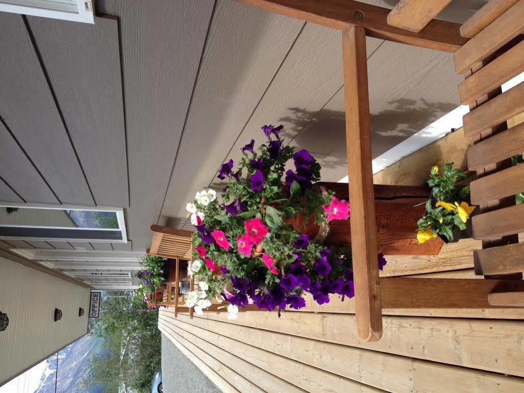 Parkside Inn Haines Junction Εξωτερικό φωτογραφία