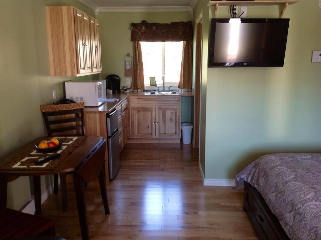 Parkside Inn Haines Junction Εξωτερικό φωτογραφία